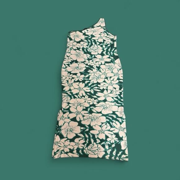 Eloquii One-Shoulder Dress in Green and Cream Floral - Picture 2 of 3
